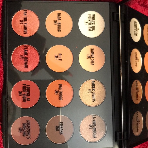 Mac art library eyeshadow pallet - Picture 2 of 2